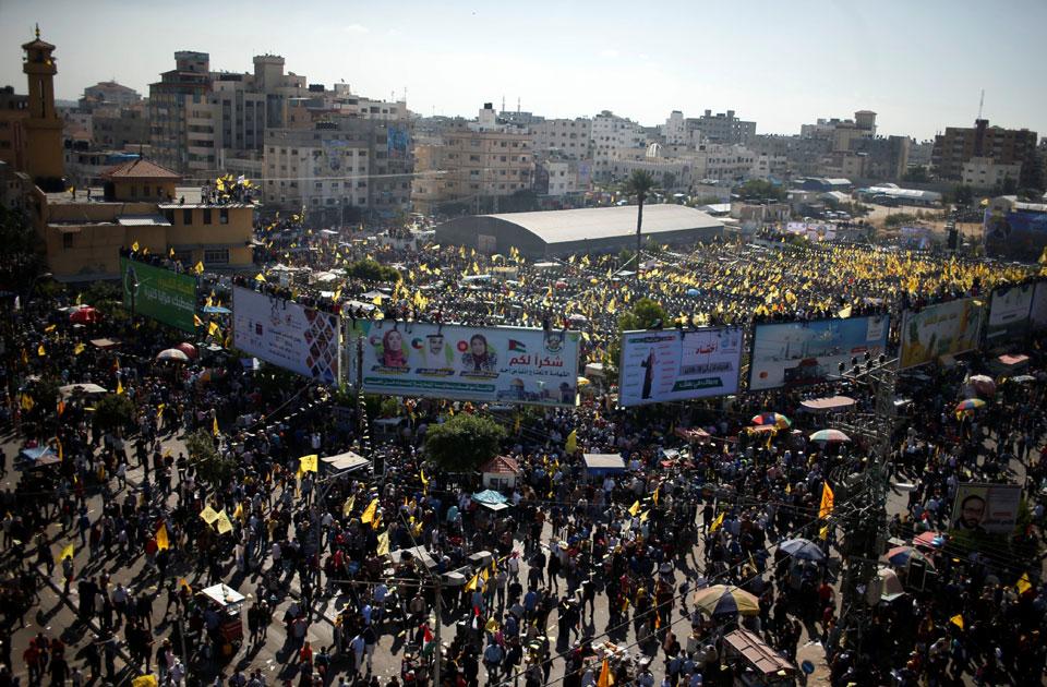 Fatah supporters gather in Gaza to commemorate the 13th anniversary of the death of Yasser Arafat (1929-2004). (2017)